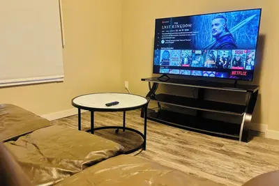 Image de Main Floor Entire Private Suite with Parking