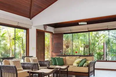 Image de Bz55 200m from the beach, Large house with 4 suites!