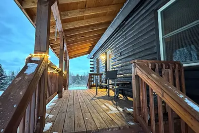 Image de Cozy 1-bedroom cabin with Ac, WiFi & garage in charming Ironwood