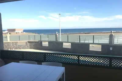 Image de Fabulous front line beach apartment