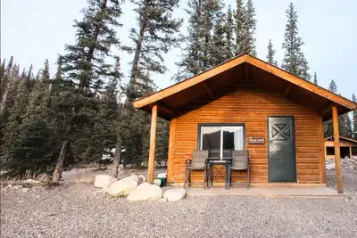 Image de Cedar Cabin: Sleeps 4 | Queen Bed | Mountain Views | Private Bath | River Side