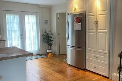 Image de New - 2 bed / 2 bath+large Deck in the center of beautiful Essex, Ma