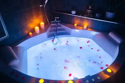 Image de L'échappée insolite au coeur de la jungle/Spa privée/Écran cinéma/10 min centre