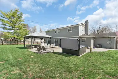 Image de Spacious 5-bedroom house in delightful Indianapolis wit hot tub and gameroom!