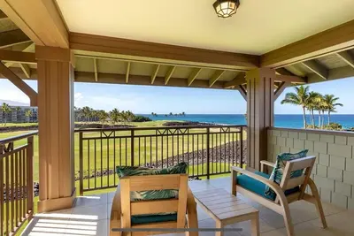 Image de Spacious Top-Floor Retreat with Unobstructed Ocean and Sunset Views