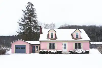 Image de Roxy — Cozy Catskill Cottage