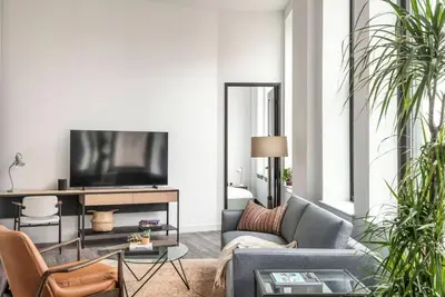 Image de 2-bedroom corporate apartment in enjoyable Cleveland with WiFi, Ac, fitness room