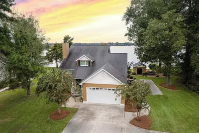 Image de 4-bedroom house on beautiful Lake Blackshear! Enjoy your stay!