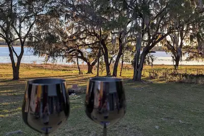 Image de Lakefront, 2-bedroom cottage with WiFi, Ac in quiet and relaxing Dunnellon