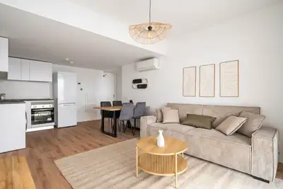 Image de apartamento business con garaje y piscina