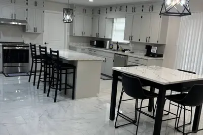 Image de Stylish and cozy fully renovated 3br house near shops and dining in Blytheville.