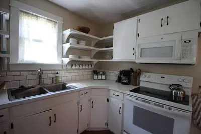 Image de Charming 4 Bedroom Ozark Farmhouse