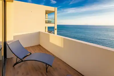 Image de Modern Indigo Bay Studio – 3 Min Walk To Beach!