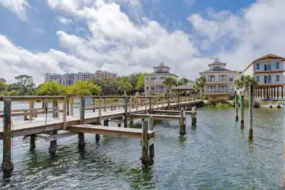 Image de 2 Bedroom Ground Floor Condo 1 Mile From Florabama!