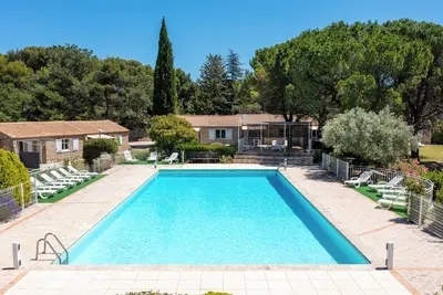 Maison en pierres T3 dans résidence de tourisme
