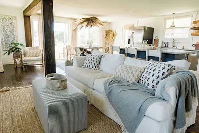 Image de Luxe Designer Beach Bungalow-Hot tub, Steps to Beach
