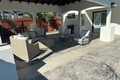 Image de Spacious cozy Oasis retreat with private pool Backyard