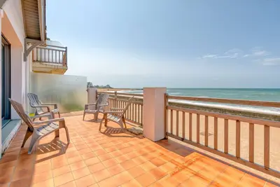 Villa 'Léa Vue Mer D'exception Plage' avec vue sur mer, terrasse privée et Wi-Fi