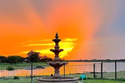 Image de Lake Home -Walk-in Waterfront - Pets Welcomed - Sunset Hacienda - 3 beds