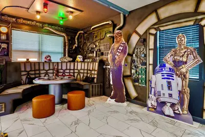 Image de Disney StarWars Lucury themed home resort Gameroom Pool 20 min to Disney World dw3