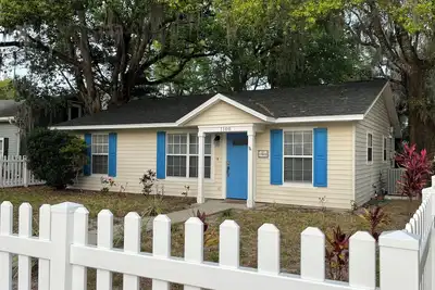 Image de Cozy Cottage in Historic Mount Dora. 3 bedrooms & 2 bathrooms.
