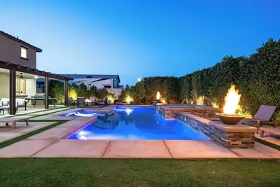 Image de Paseo Palms, Modern 6br home 5min to Polo Grounds