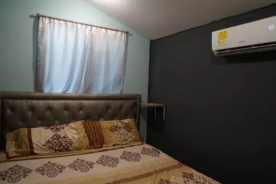 Image de Grande Tiny House con Bañera, Agua Caliente, Lavadora/Secadora, y Cama King.