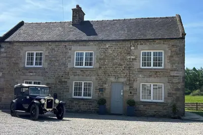 Image de 4 Bed Farmhouse Alton Towers Chatsworth Polar Bear