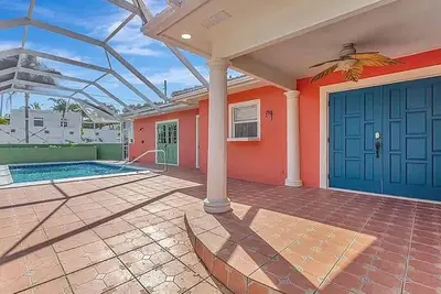 Image de Charming Lake Worth Beach Pool Home – Embrace the Florida Lifestyle!