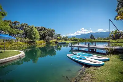 Image de Be Enchanted by the Resort Lake