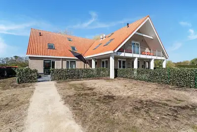 Image de Maison de vacances spacieuse à Nes avec jardin