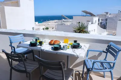 Image de Duplex avec balcon vue sur la mer a 2 minutes de la plage avec climatisation