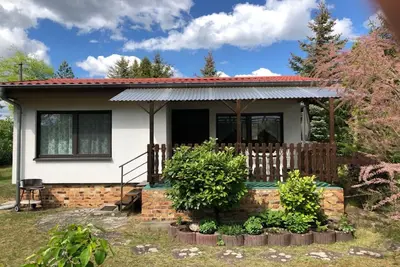 Image de Bungalow Ă Spreewald avec terrasse et pelouse