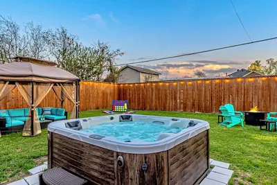 Image de Comfy 4br 3ba Ultimate Escape w/Hot tub & Arcade