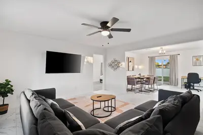 4 Bedroom Pool Home with Modern Amenities