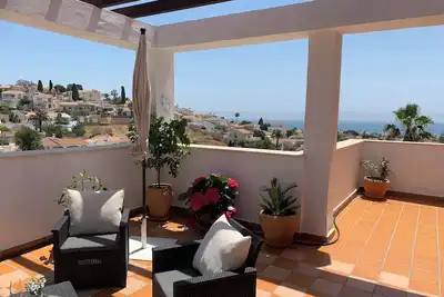 Image de Penthouse-Wohnung mit Blick auf das Mittelmeer und die Berge