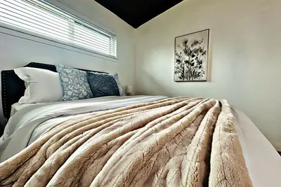 2 Bedroom Luxe Design - Upscale Kitchen