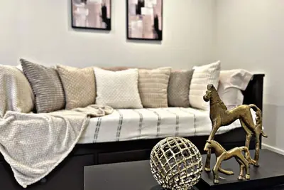 Sleek+Serene Adu - Modern Kitchen • Outdoor Vibes