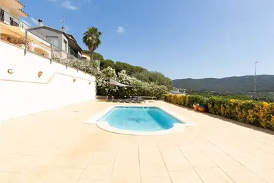 Image de Characteristic Villa, up to 11 people, beautifully located, pool and sea view.