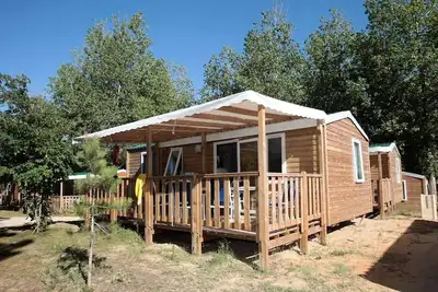 Image de Mobil-home Confort 30m² 3 chambres + terrasse couverte + lave-vaisselle + Tv 6 personnes