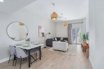 Image de Stylish and Spacious Apartment in Vibrant Jvc, Dubai