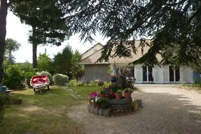 Image de Appartement de 80m² dans une maison proche de la mer avec jardin et place.