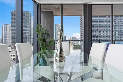 Image de Prime Downtown Miami Highrise with Rooftop Pool & Gym