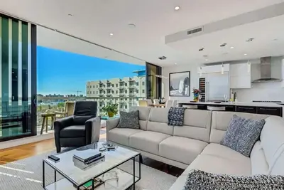 Image de Elegant Downtown Sarasota Condo