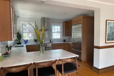 Image de Spacious Renovated Victorian Single-Family in Leafy Walkable Neighborhood