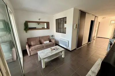 Image de Charmant appartement climatisé à 100m de la plage!