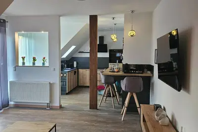 Image de Pro-Home Loft Mara freshly renovated, great city location & close to clinics