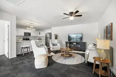 Image de Beautiful 2-bedroom condo centrally located in Kellogg with a porch.