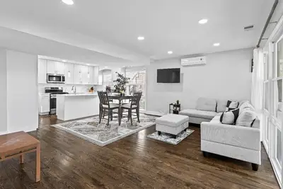 Image de Stunning 4br Skokie House with Laundry & Backyard