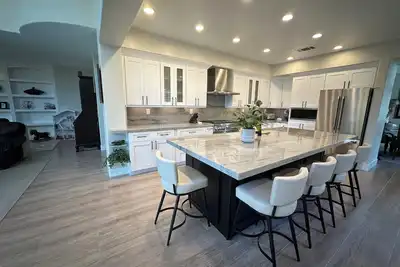 Image de Exquisite Murrietta Retreat 3 bedroom 3 1/2 bath Stunning Home in prime location
